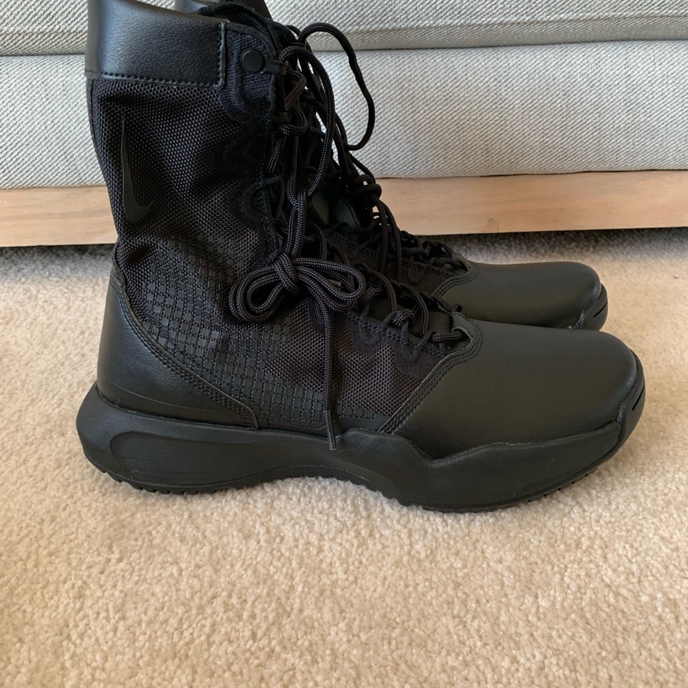 Brand new Nike SFB B1 tactical boots